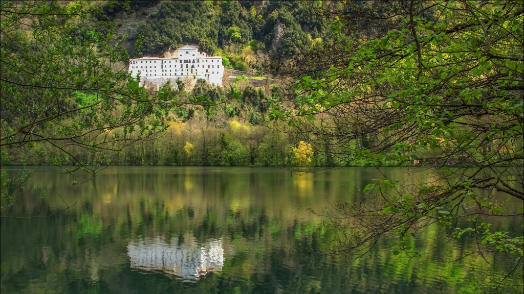 Lake Monticchio, Abbey